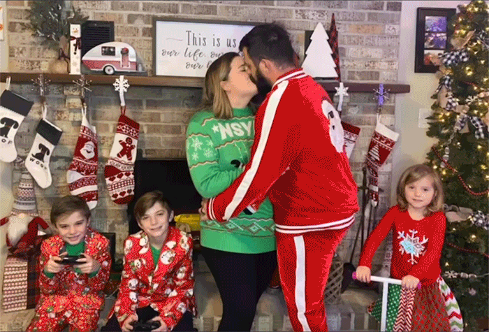 holidayphotofind_hostler